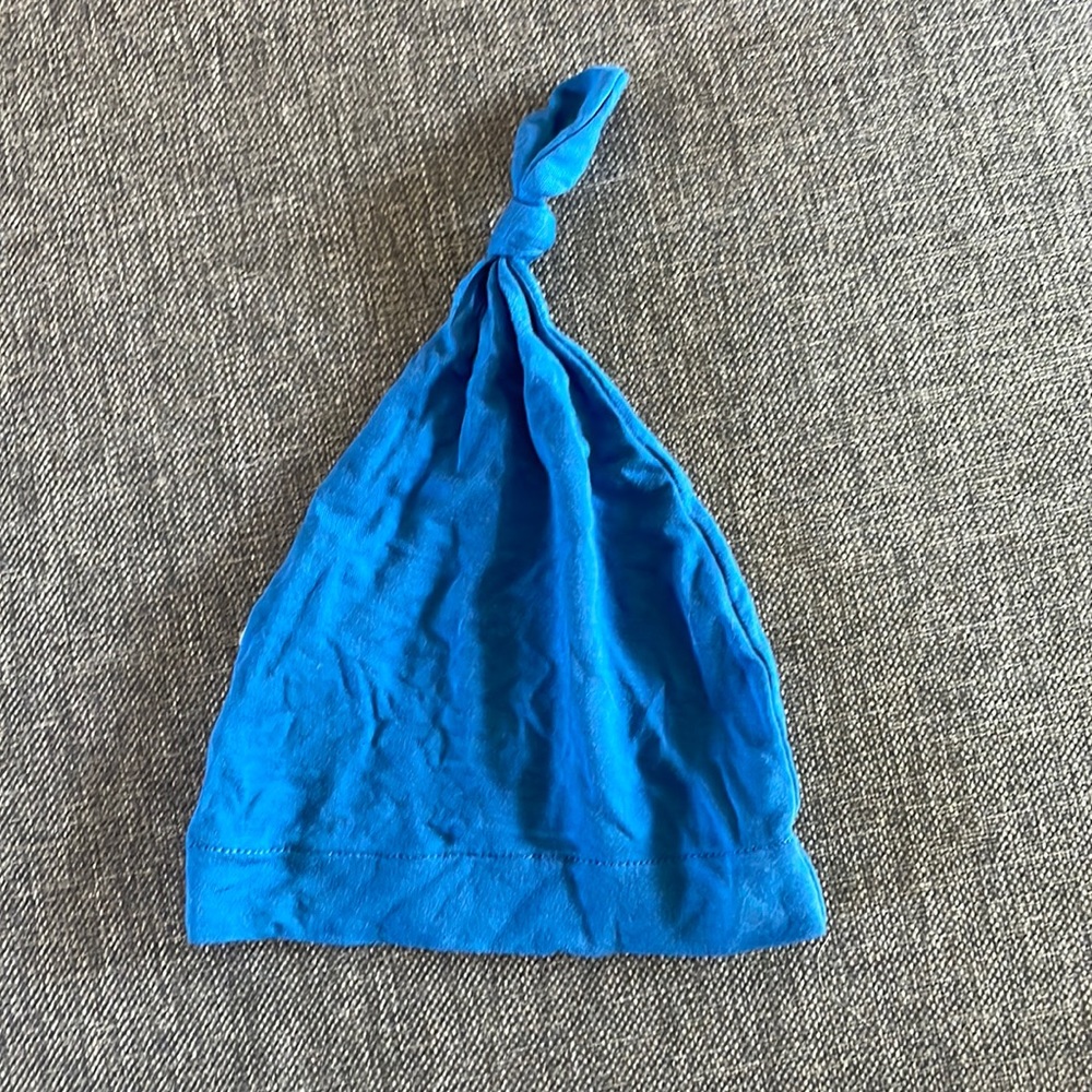 Kyte baby sapphire knot hat
